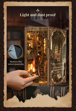 Lade das Bild in den Galerie-Viewer, Book Nook - 3D Miniaturhaus - DIY- BV02-008 - Antique Book Collection inkl. Licht