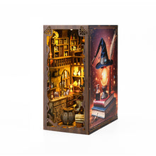 Lade das Bild in den Galerie-Viewer, Book Nook - 3D Miniaturhaus - DIY - BV02-006 -Magic Night inkl. Licht