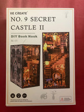 Lade das Bild in den Galerie-Viewer, Book Nook - 3D Miniaturhaus - DIY - SL-13 - Secret Castle inkl. Licht