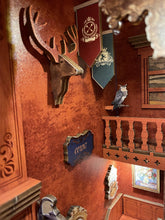 Lade das Bild in den Galerie-Viewer, Book Nook - 3D Miniaturhaus - DIY - BV02-003 - Grimms small Building inkl. Licht