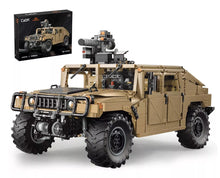 Lade das Bild in den Galerie-Viewer, Cada C61036 - Humvee mit Motor - Dynamisch - Neu - 3935 Teile - OVP