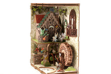 Lade das Bild in den Galerie-Viewer, Book Nook - 3D Miniaturhaus - DIY- BV02-007 - Secret World of the Forest inkl. Licht