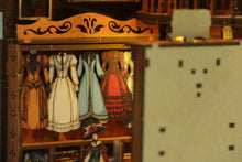 Lade das Bild in den Galerie-Viewer, Book Nook - 3D Miniaturhaus - DIY- BV02-009 - Royal Seamer inkl. Licht