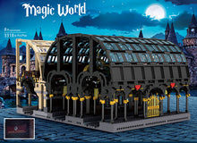 Lade das Bild in den Galerie-Viewer, Mould King 12011 - Magic Train Station - Neu - 3318 Teile - OVP