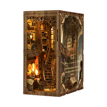 Lade das Bild in den Galerie-Viewer, Book Nook - 3D Miniaturhaus - DIY- BV02-008 - Antique Book Collection inkl. Licht
