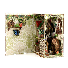 Lade das Bild in den Galerie-Viewer, Book Nook - 3D Miniaturhaus - DIY- BV02-007 - Secret World of the Forest inkl. Licht
