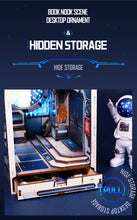Lade das Bild in den Galerie-Viewer, Book Nook - 3D Miniaturhaus - DIY - SL-15 - Alien HUB inkl. Licht

