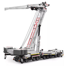 Lade das Bild in den Galerie-Viewer, Mould King 17007 - Liebherr LTM 11200 Kran inkl. Motor und RC - weiß - Neu - 8506 Teile - OVP
