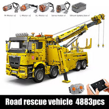 Lade das Bild in den Galerie-Viewer, Mould King 17028 - Road Rescue Truck - Abschleppwagen inkl. Motor und RC - Neu - 4883 Teile - OVP
