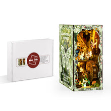 Lade das Bild in den Galerie-Viewer, Book Nook - 3D Miniaturhaus - DIY- BV02-007 - Secret World of the Forest inkl. Licht
