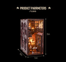 Lade das Bild in den Galerie-Viewer, Book Nook - 3D Miniaturhaus - DIY - SL-13 - Secret Castle inkl. Licht
