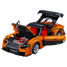Lade das Bild in den Galerie-Viewer, Cada C61502 - Mazda RX-7 - RC + Motor - 1:8 - Neu - 3305 Teile - OVP
