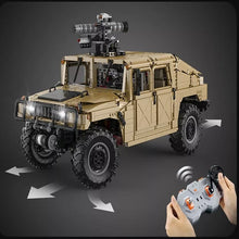 Lade das Bild in den Galerie-Viewer, Cada C61036 - Humvee mit Motor - Dynamisch - Neu - 3935 Teile - OVP
