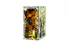 Lade das Bild in den Galerie-Viewer, Book Nook - 3D Miniaturhaus - DIY- BV02-007 - Secret World of the Forest inkl. Licht
