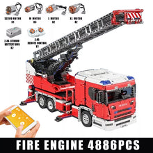 Lade das Bild in den Galerie-Viewer, Mould King 17022 - Fire Truck - Feuerwehrauto inkl. Motor und RC - Neu - 4886 Teile - OVP
