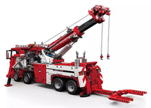 Lade das Bild in den Galerie-Viewer, Mould King 17027 - Fire Truck Rescue - Feuerwehrauto inkl. Motor und RC - Neu - 4883 Teile - OVP
