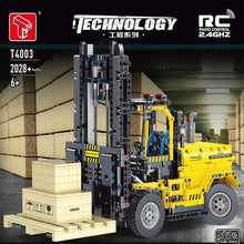 Lade das Bild in den Galerie-Viewer, TGL T4003 - Gabelstapler - Forklift - RC m. Motor - Neu - 2028 Teile - OVP
